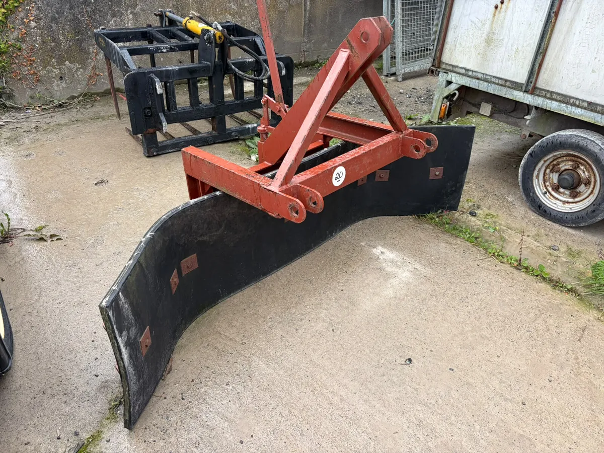 Livestock & Winter Feeding Equipment Auction - Image 4