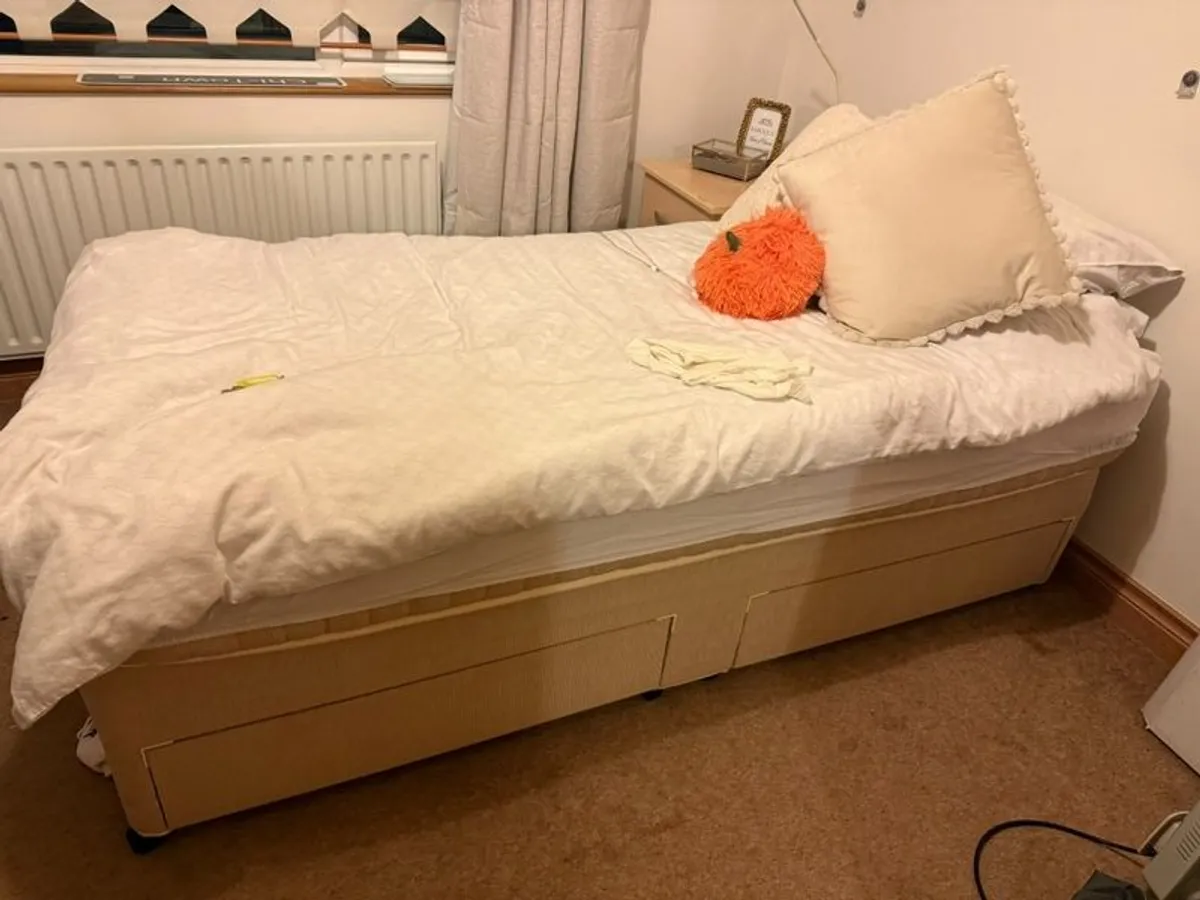 Single Divan bed with drawers - Image 1