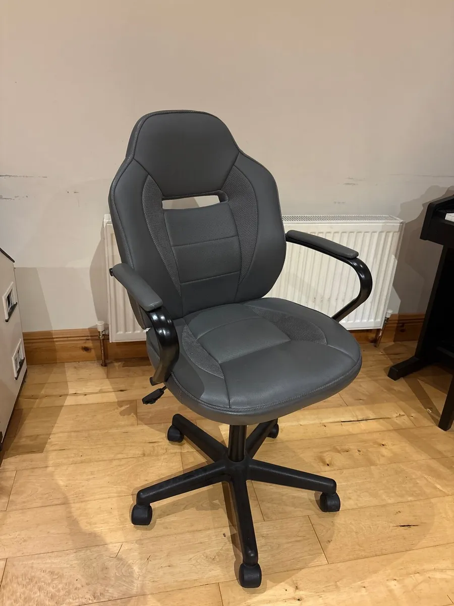 Office chair - Image 1