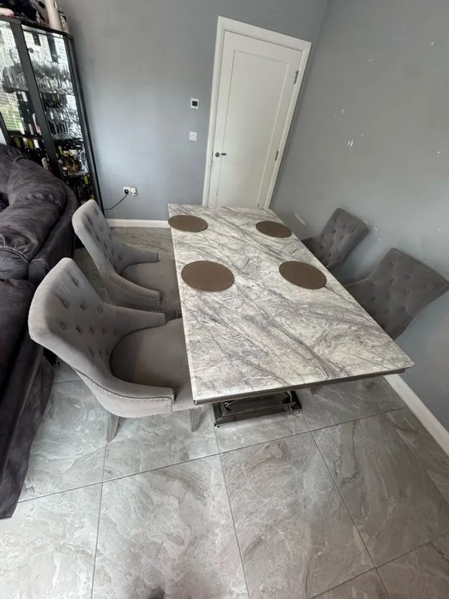 Marble dinning table - Image 1