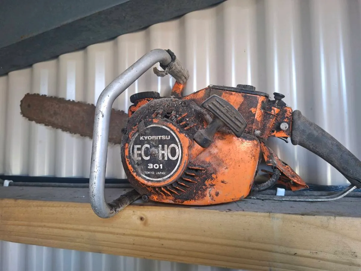 4 vintage chainsaws - Image 4