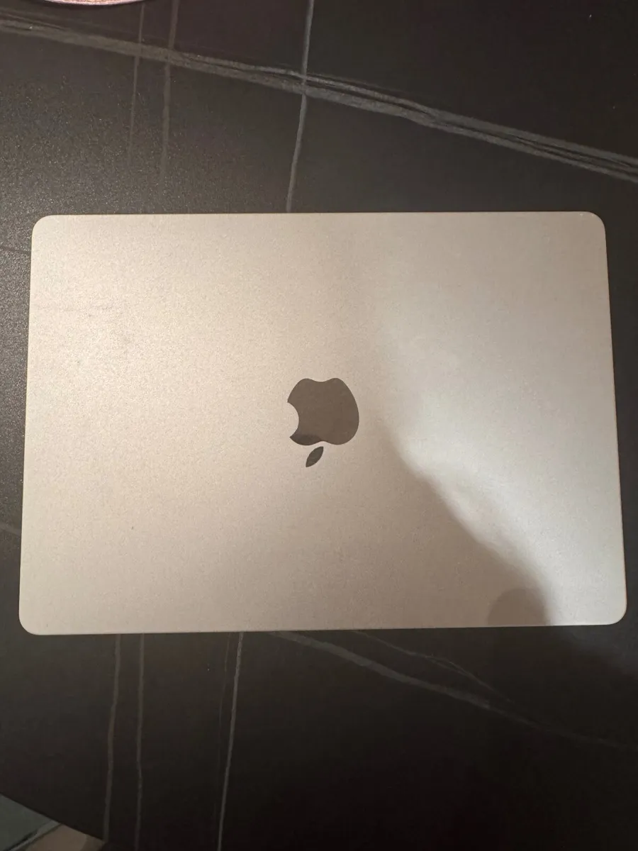 MacBook Air M2 - Image 1