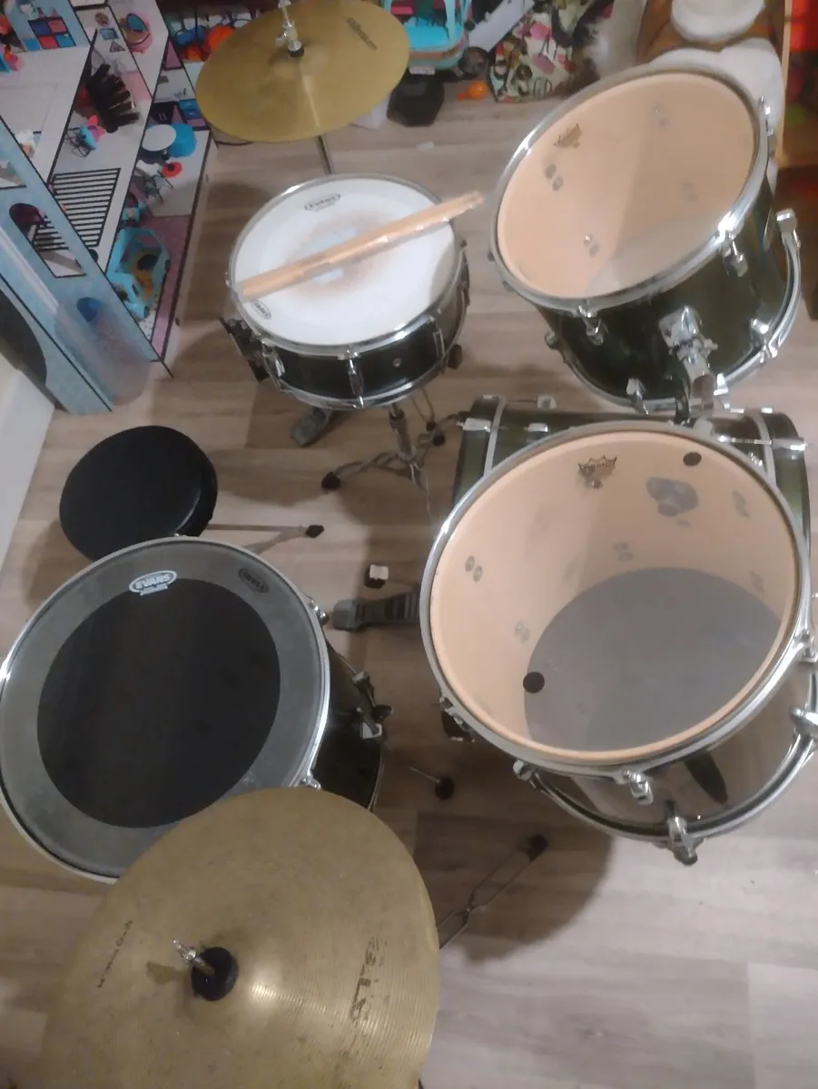 Pearl Drum Kit. - Image 1