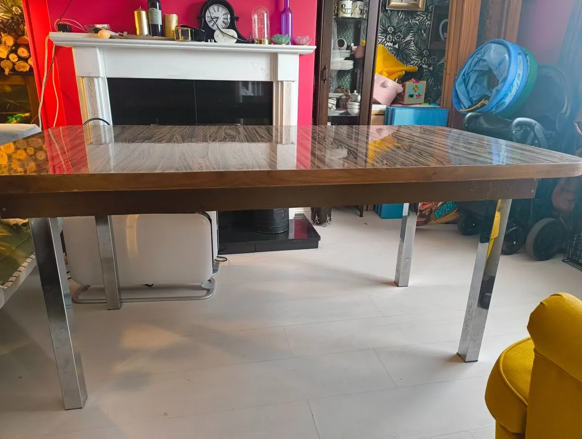 Table completely FREE - Image 1