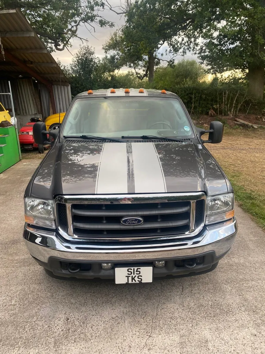 Ford F350 Lariat Super Duty Dually - Image 3