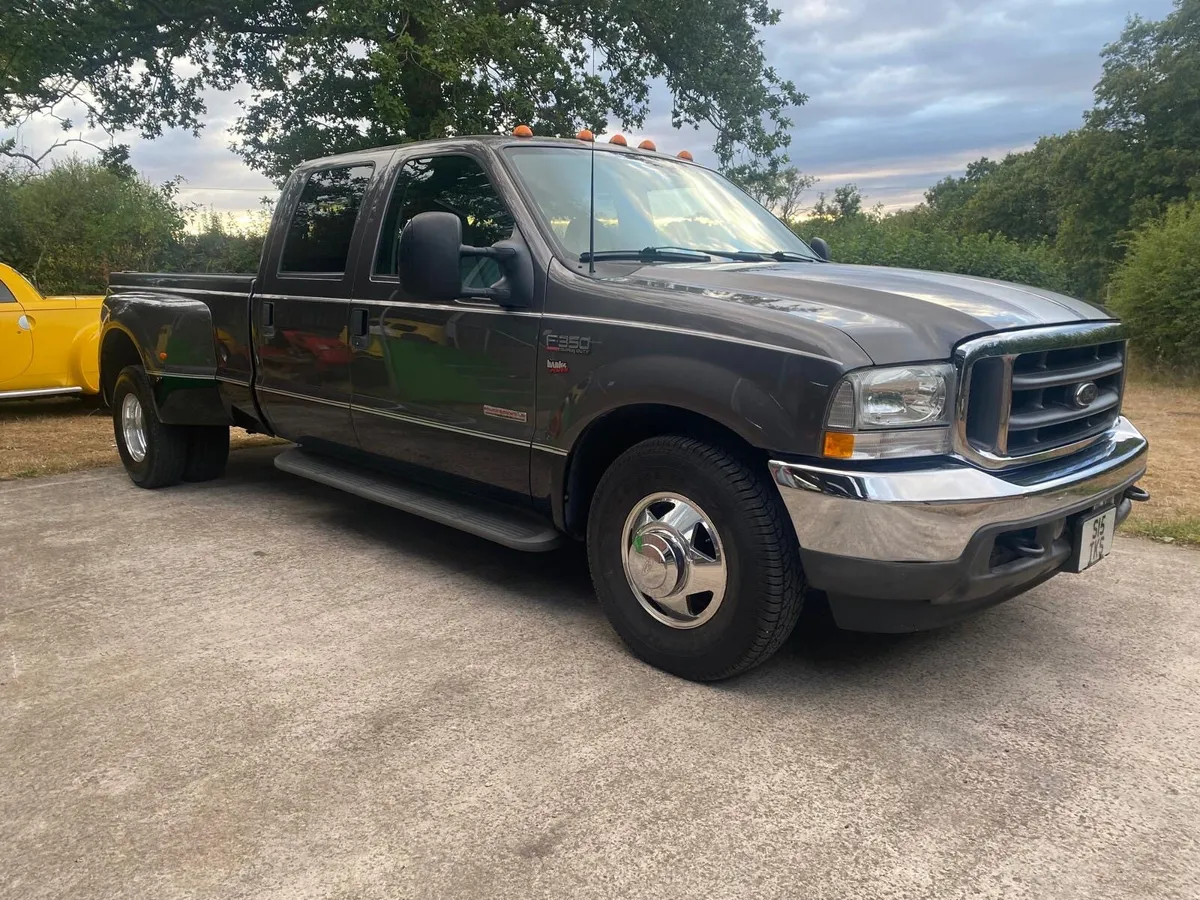 Ford F350 Lariat Super Duty Dually - Image 2