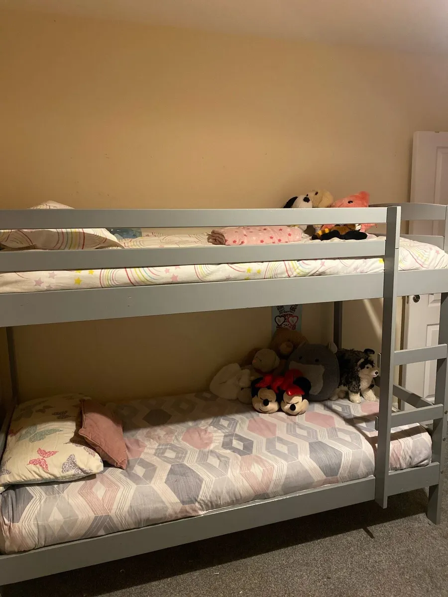 Bunk beds - Image 1
