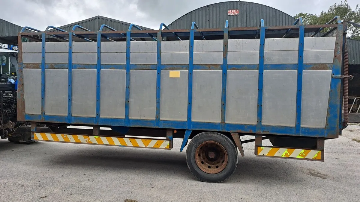 Cattle trailer - Image 1