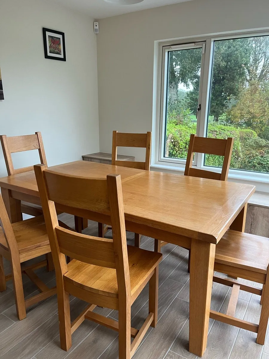 Solid Oak extendable kitchen table & chairs - Image 1