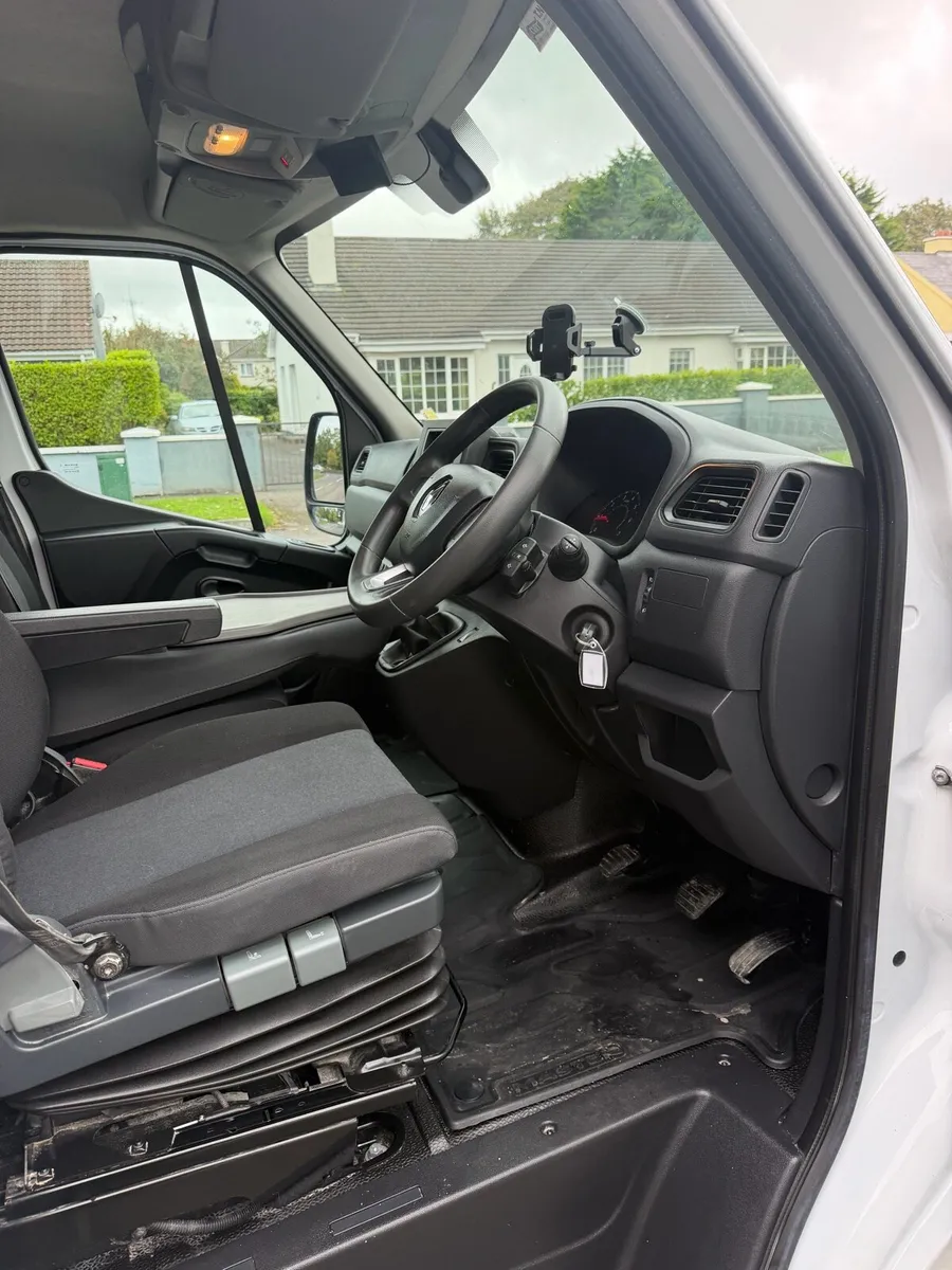 Renault Master - Image 2