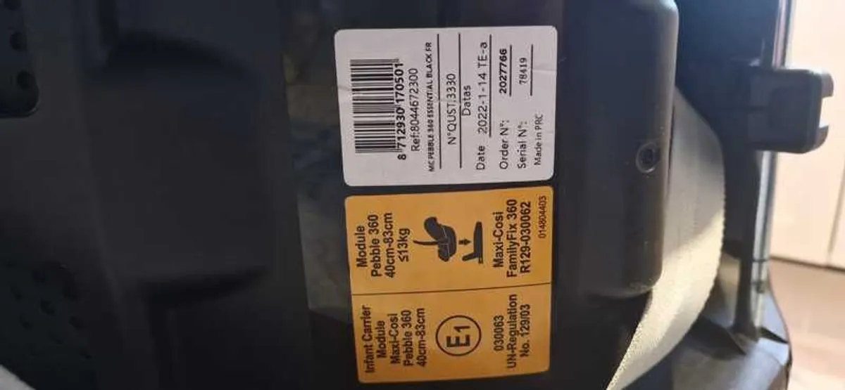 Maxi cosi car seat and isofix base - Image 2