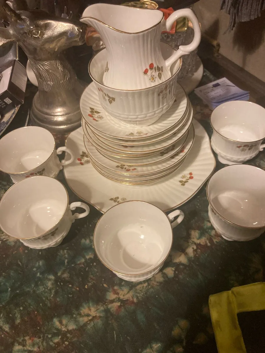 Royal Tara teaset free postage - Image 1