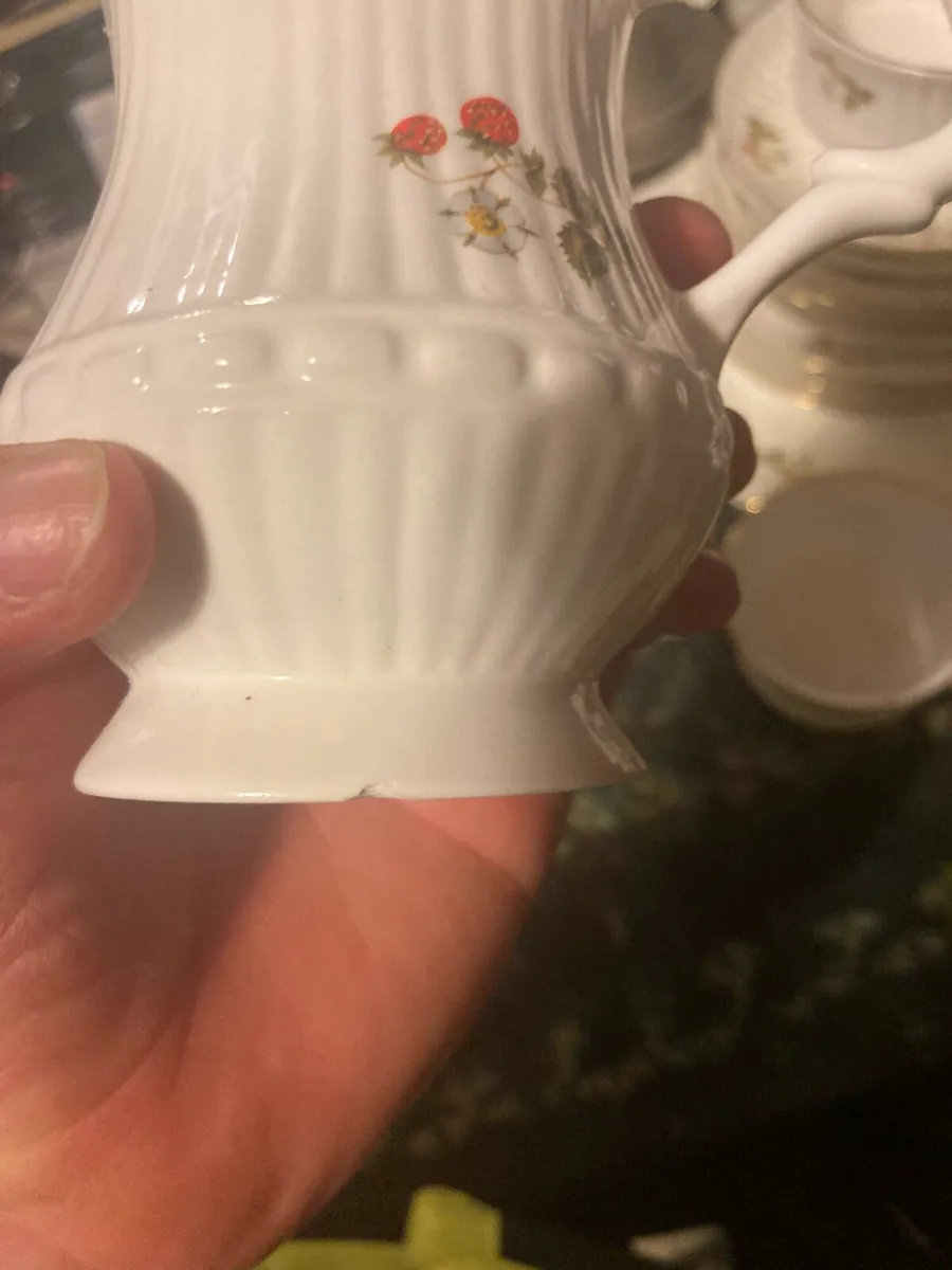 Royal Tara teaset free postage - Image 4