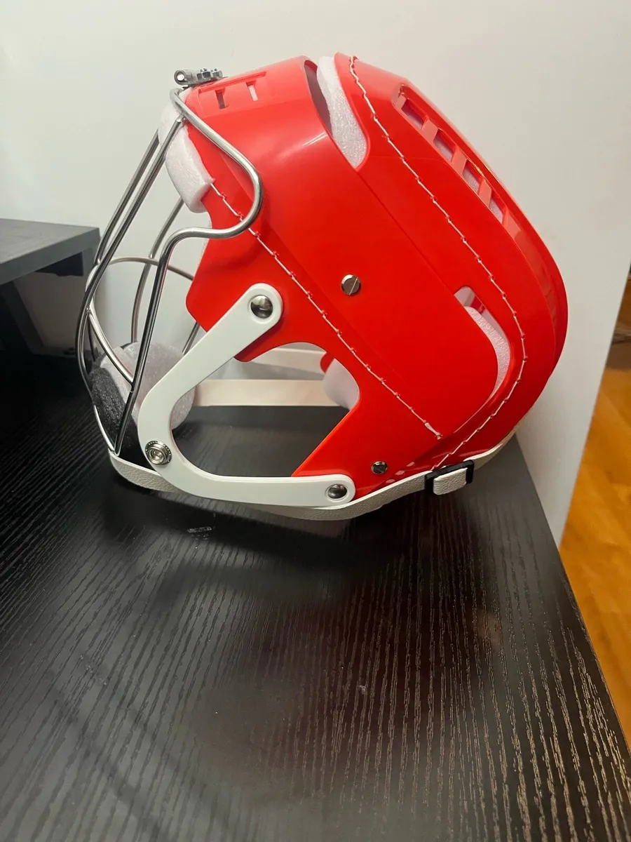 Red gola helmet - Image 3