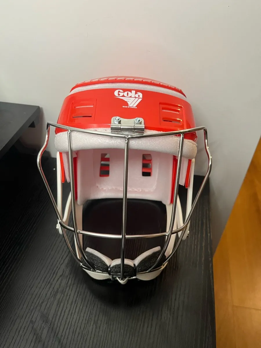 Red gola helmet - Image 1