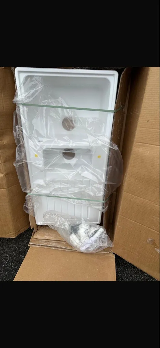 Kitchen sink - Image 1