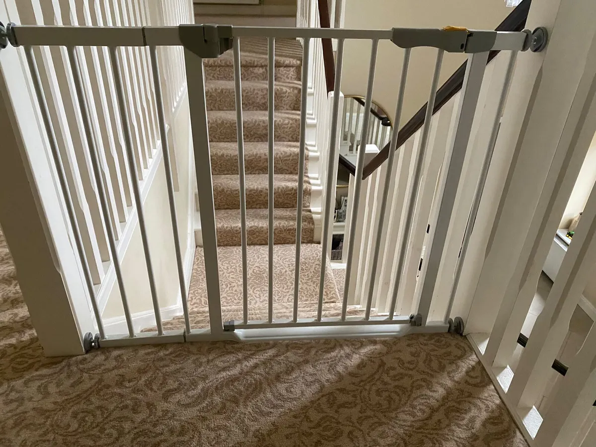 Stair gates x 2 - Image 2