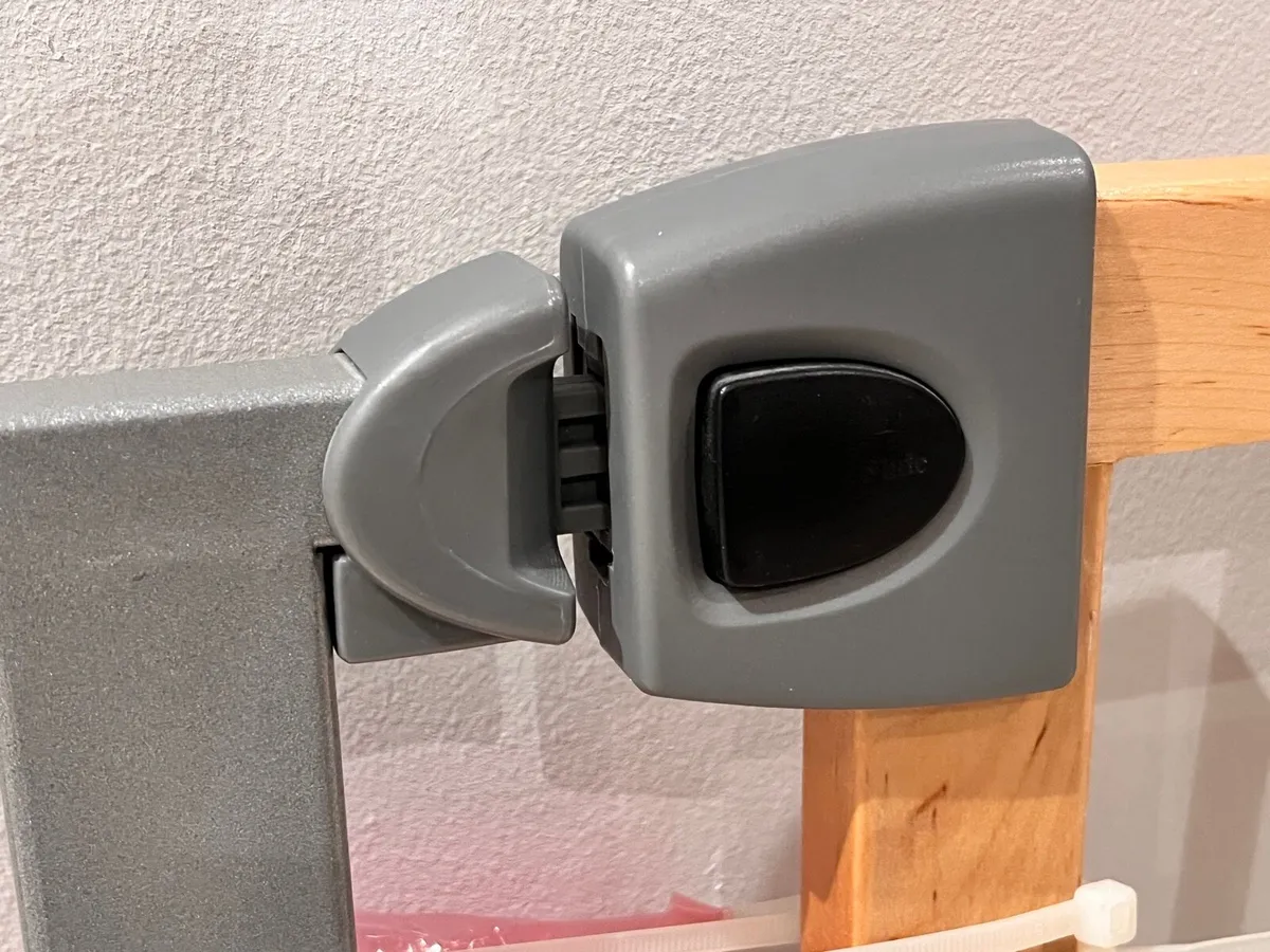 3 Lindam Baby safety gates - Image 3