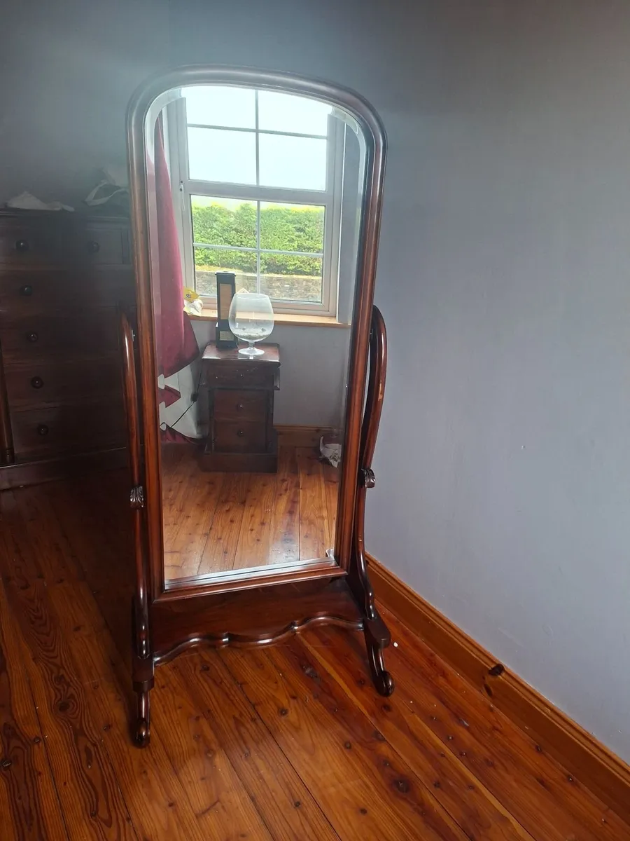 Beautiful  Mahogany solid  furniture - Image 2