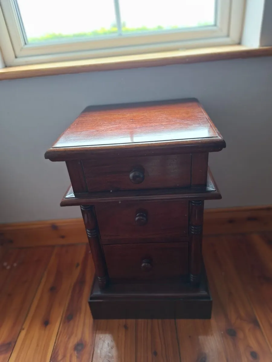 Beautiful  Mahogany solid  furniture - Image 3