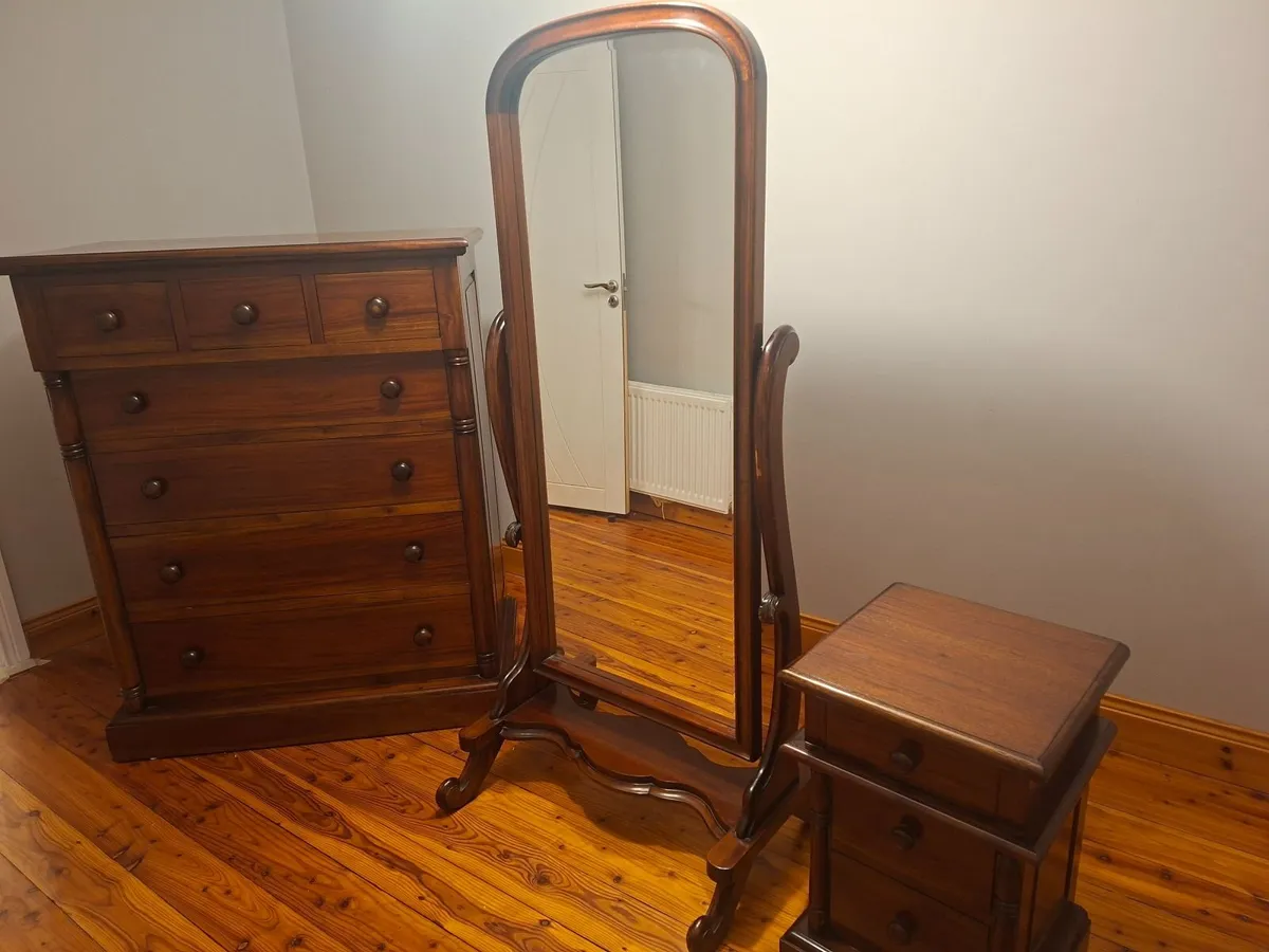 Beautiful  Mahogany solid  furniture - Image 1