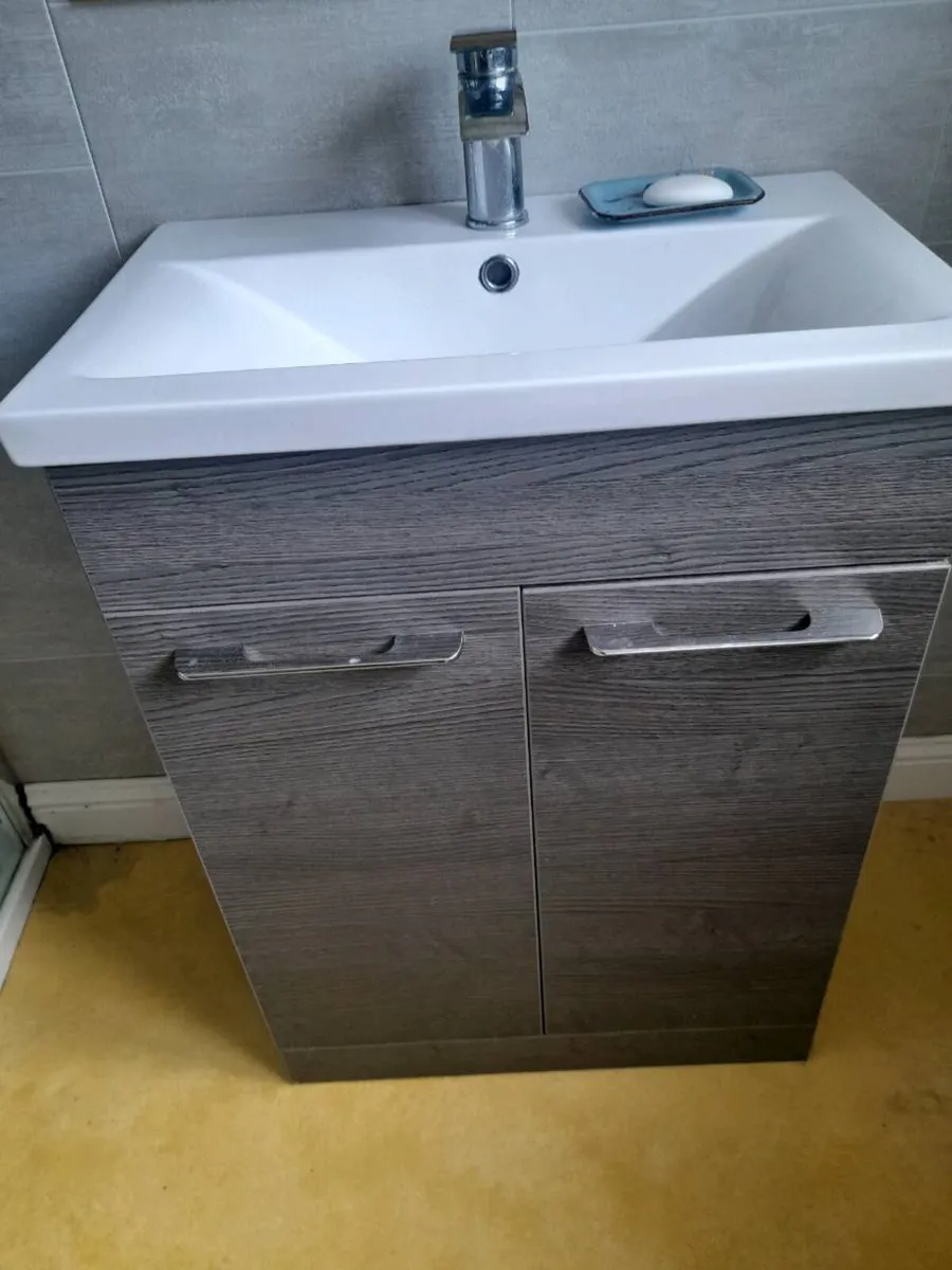 Vanity Unit / Wash hand basin 600mm - Image 3