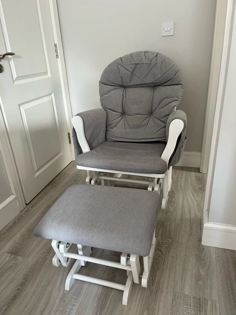 Rocking chair with footstool - Image 1