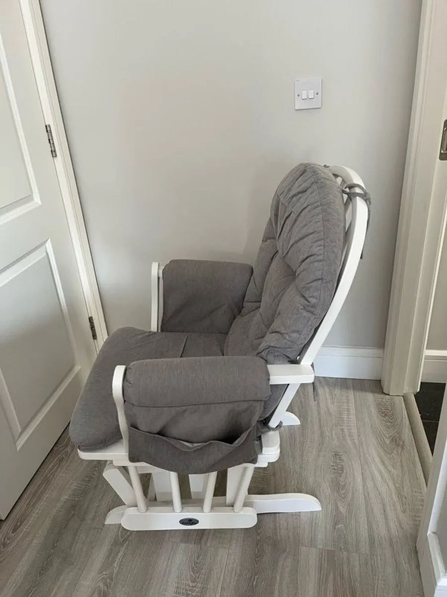 Rocking chair with footstool - Image 3
