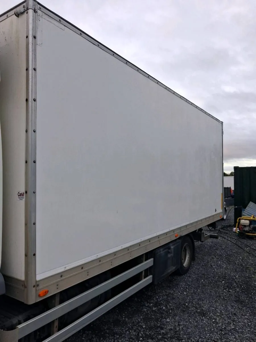 20ft GRP box bodt and taillift - Image 1