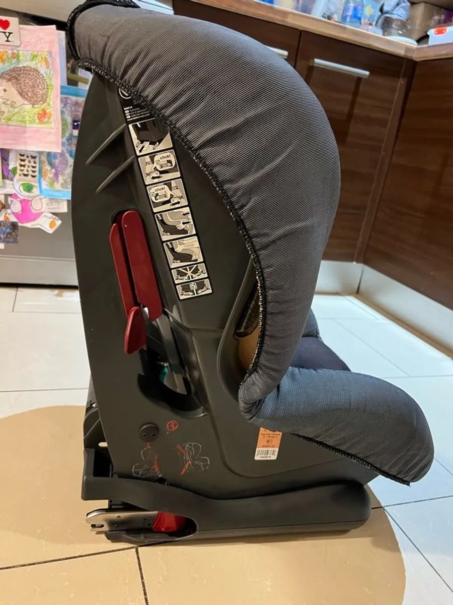 Mach Isofix Child car seat 9-18kg - Image 1