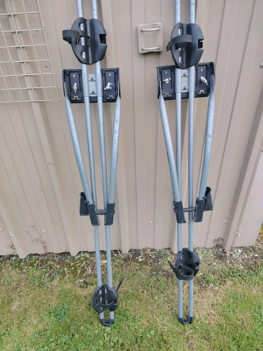 2 Thule freeride roof mounted bike racks