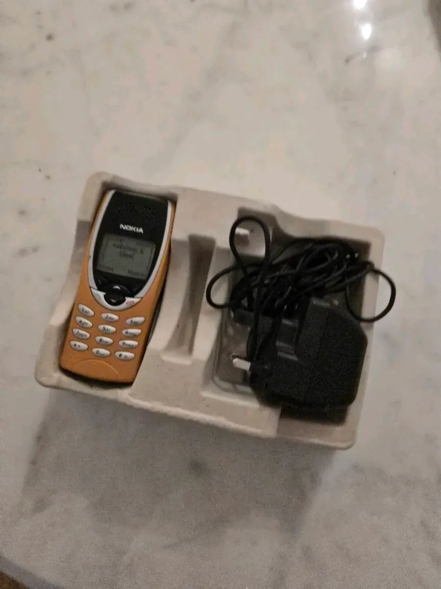 Nokia 8210 - Image 2