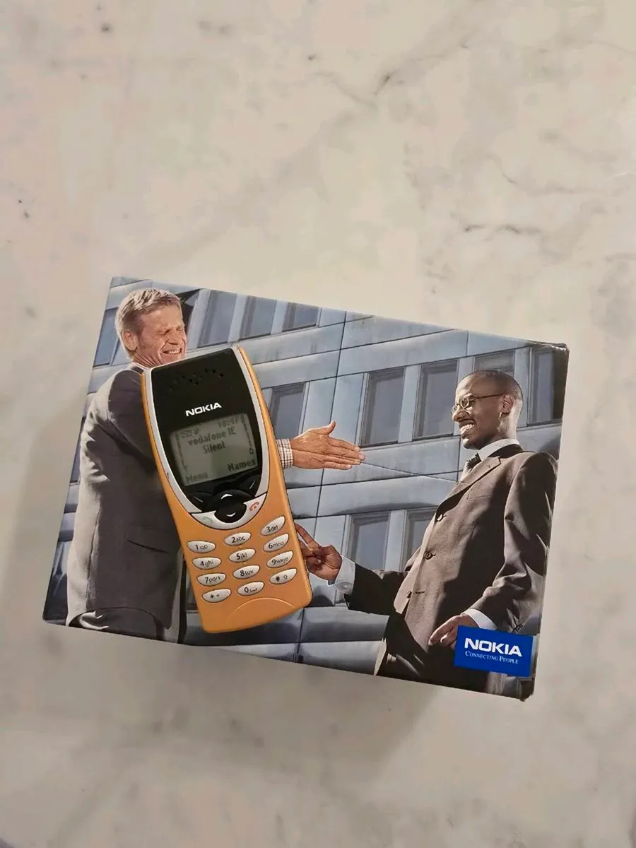 Nokia 8210 - Image 3