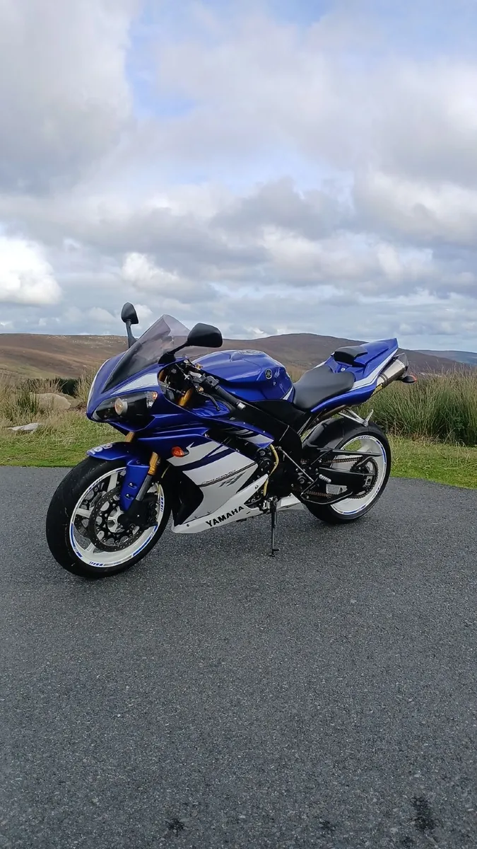 YAMAHA R1 - Image 1