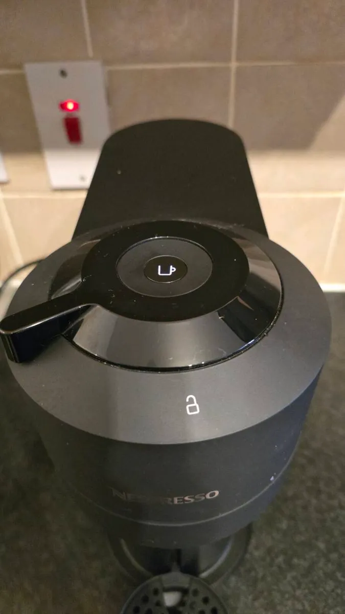 Nespresso Vertuo Next coffee machine with capsule - Image 4