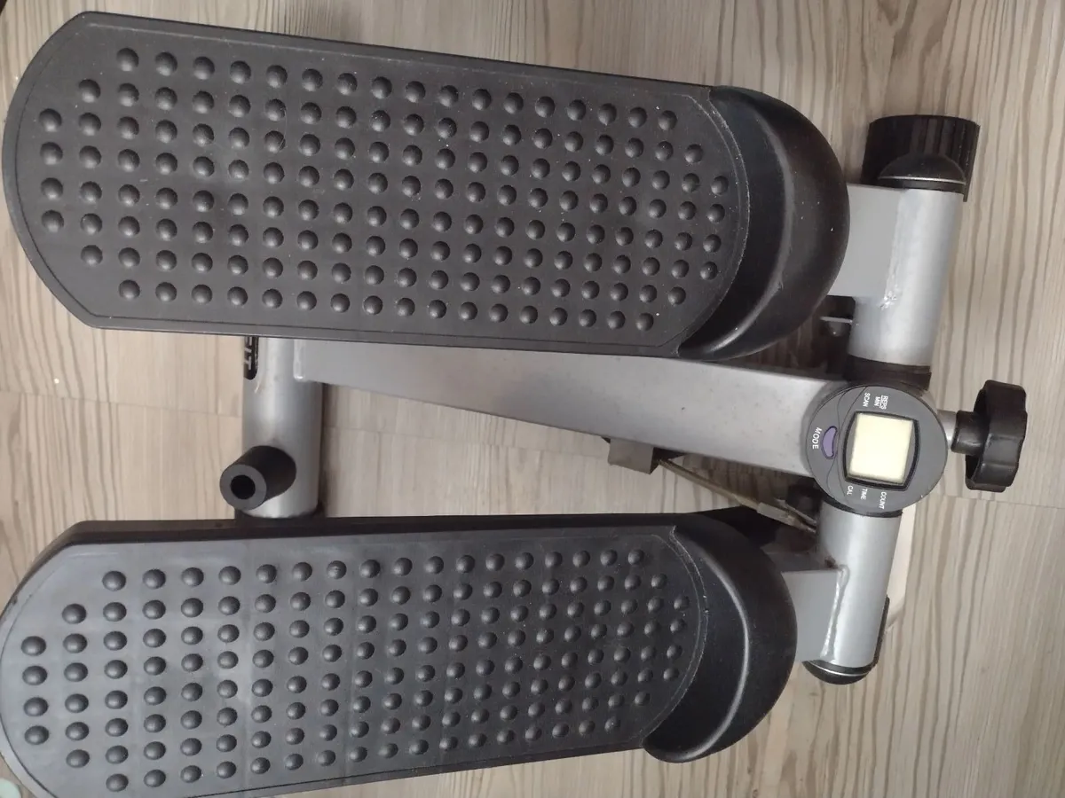 New V-Fit mini exercise stepper - Image 3