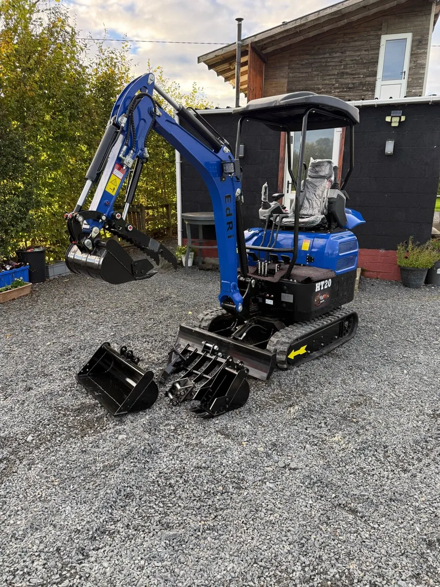 2 ton mini digger - Image 1