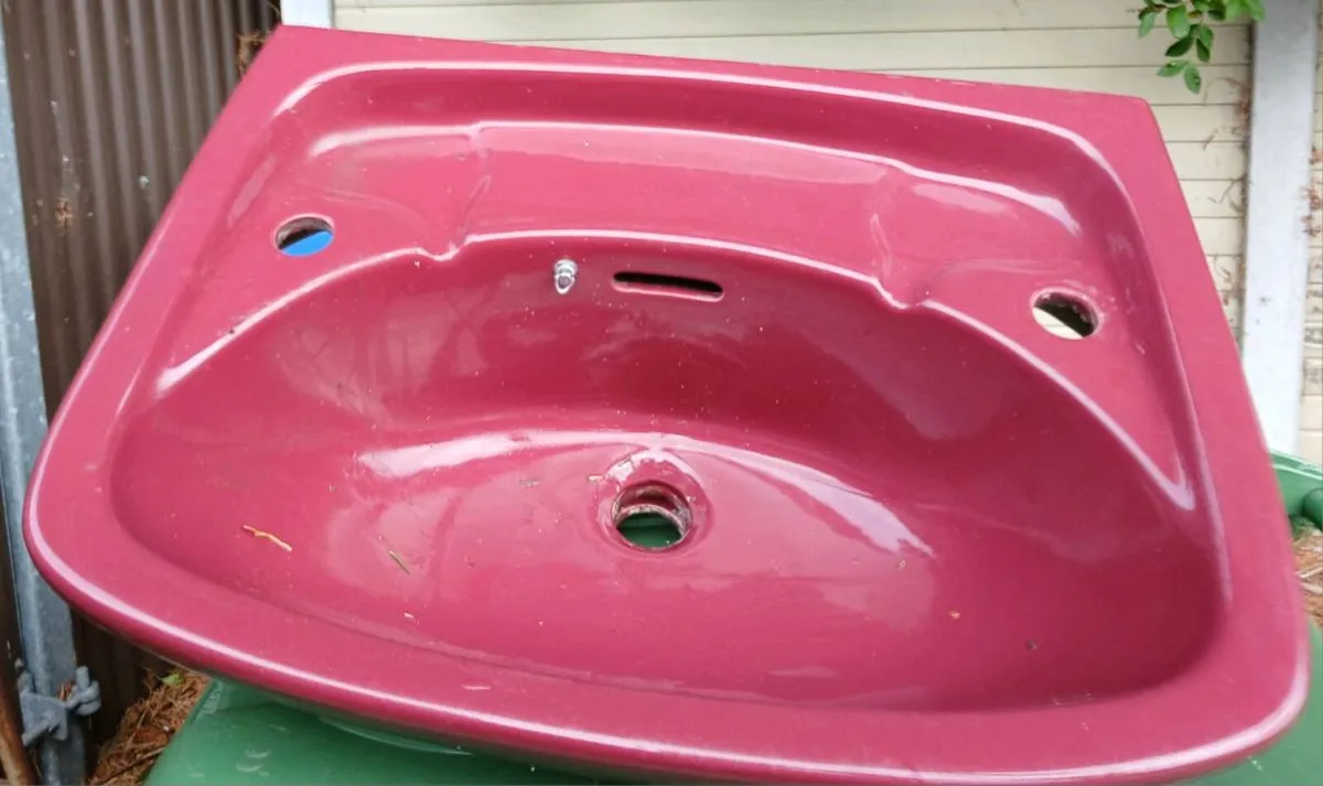 Sink and pedestal - Image 1