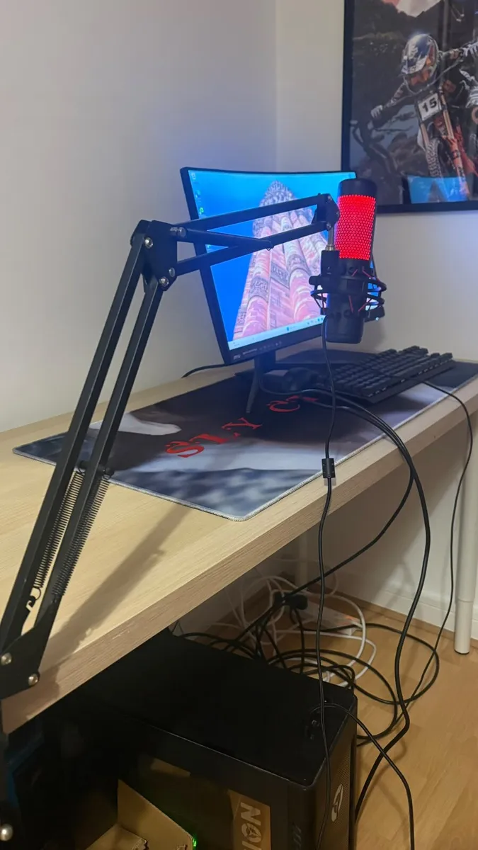 HyperX QuadCast USB Mic + Extendable Boom Arm Stan - Image 4