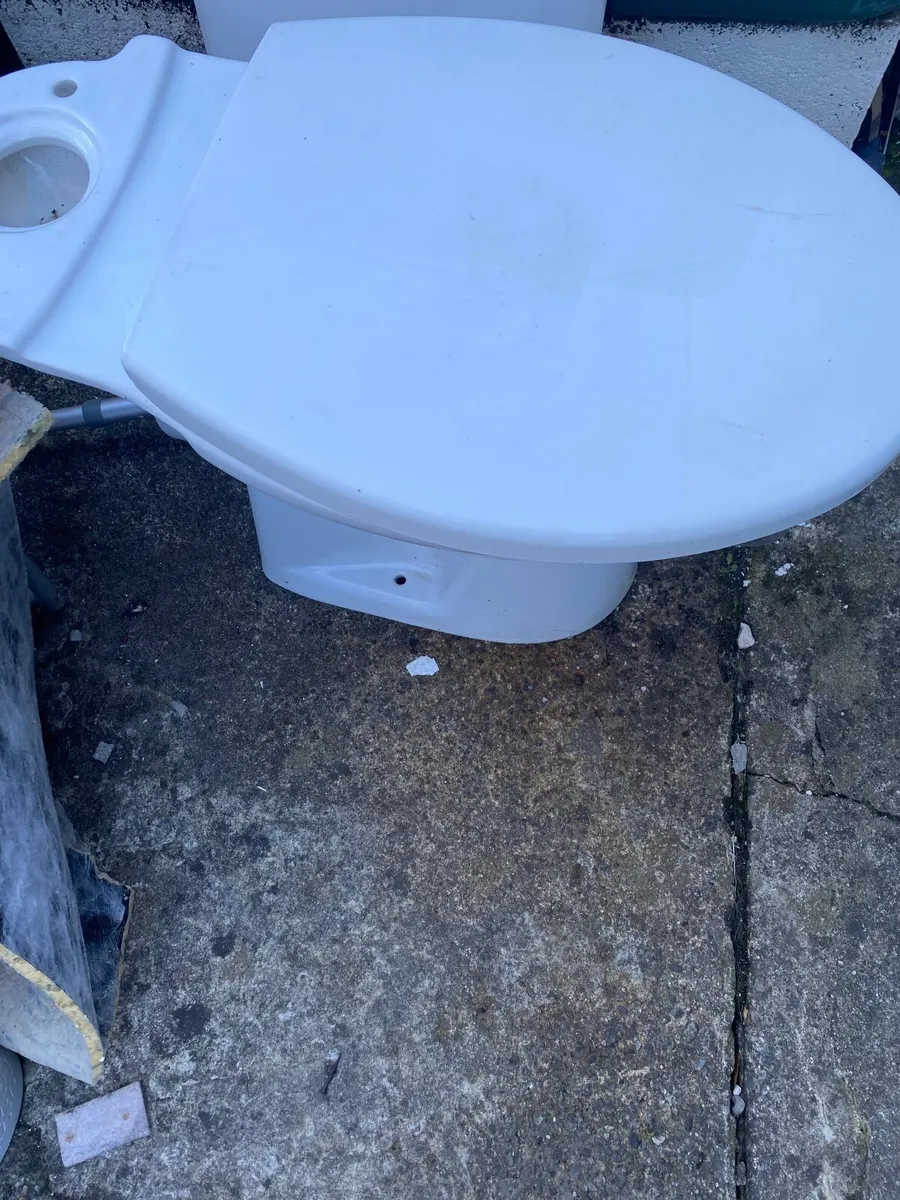 Toilet - Image 3