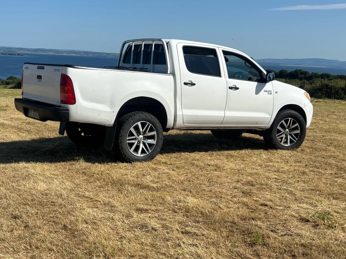 Toyota hilux - Image 4