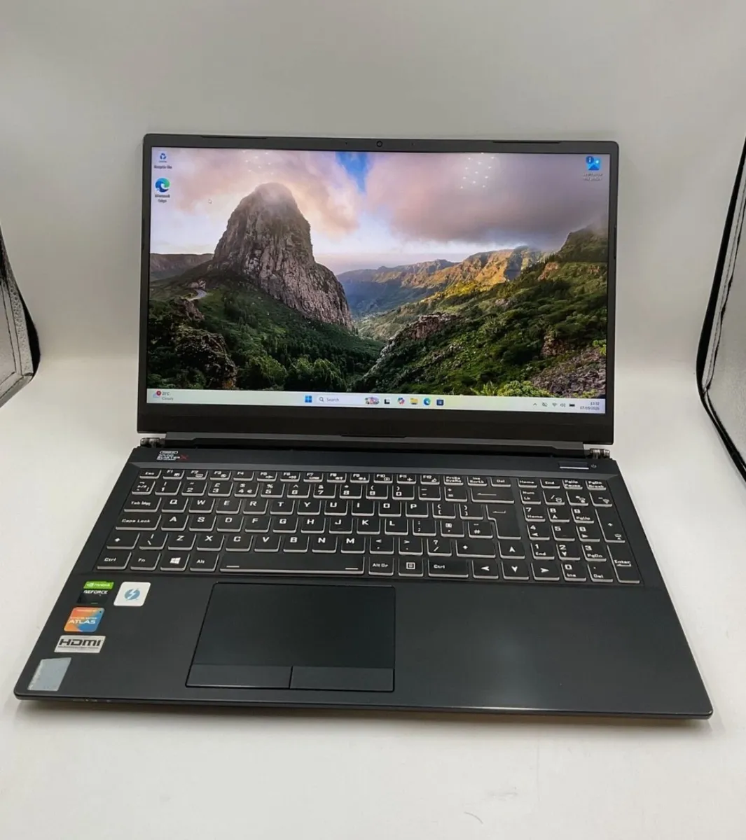 Pc Specialist 15" Gaming Laptop I7 10875h 32TB 1TB - Image 4