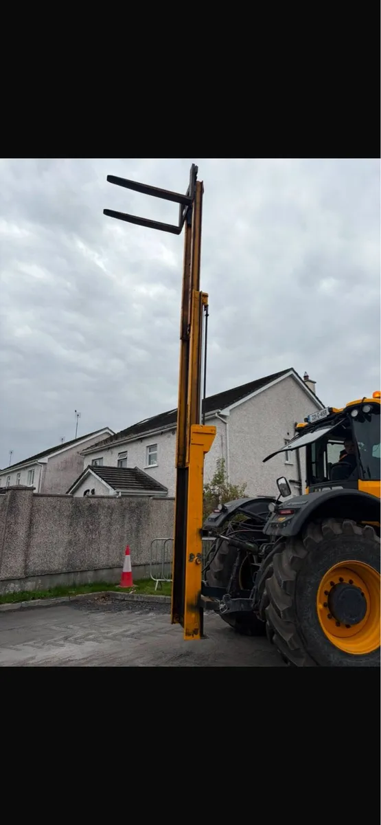 Forklift mast - Image 1