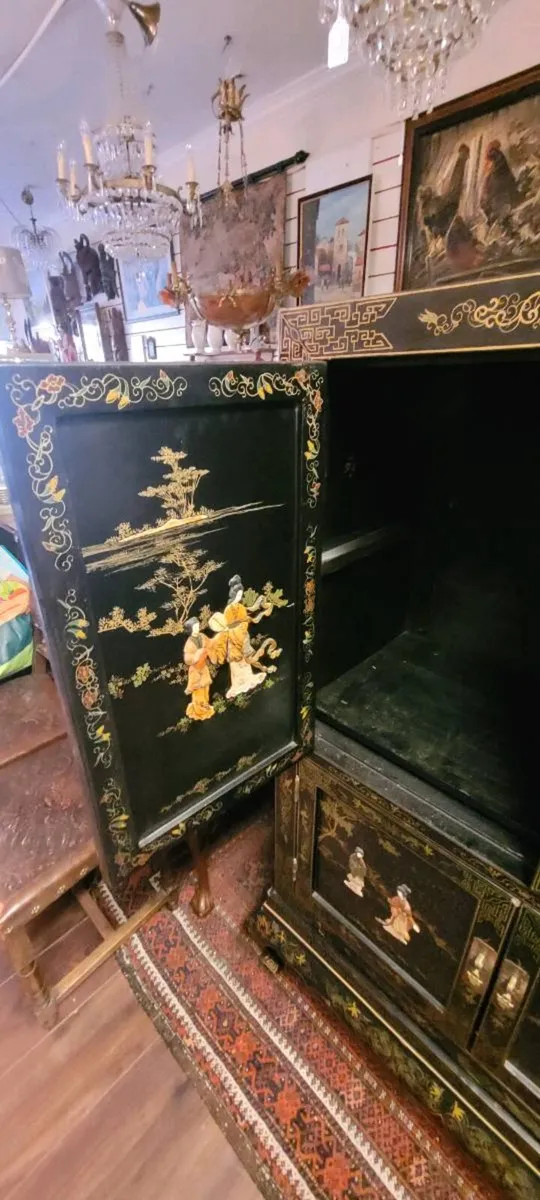 Beautiful Chinese cabinet - Image 4