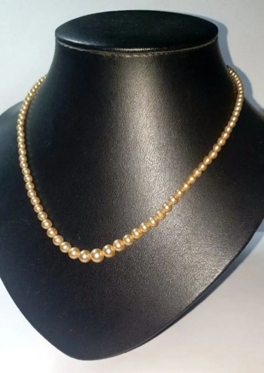 Pristine Vintage Graduated Pearl Necklace 17" - Image 1
