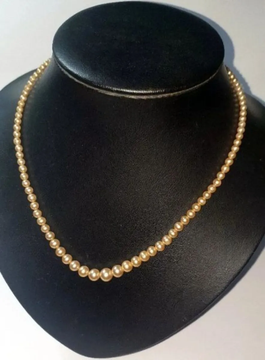 Pristine Vintage Graduated Pearl Necklace 17" - Image 4