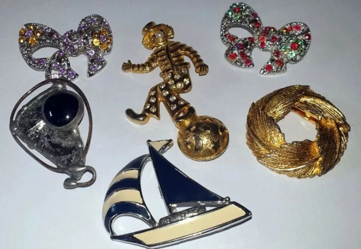 Pristine Job Lot of 6 Vintage Brooches/Pins - Image 3
