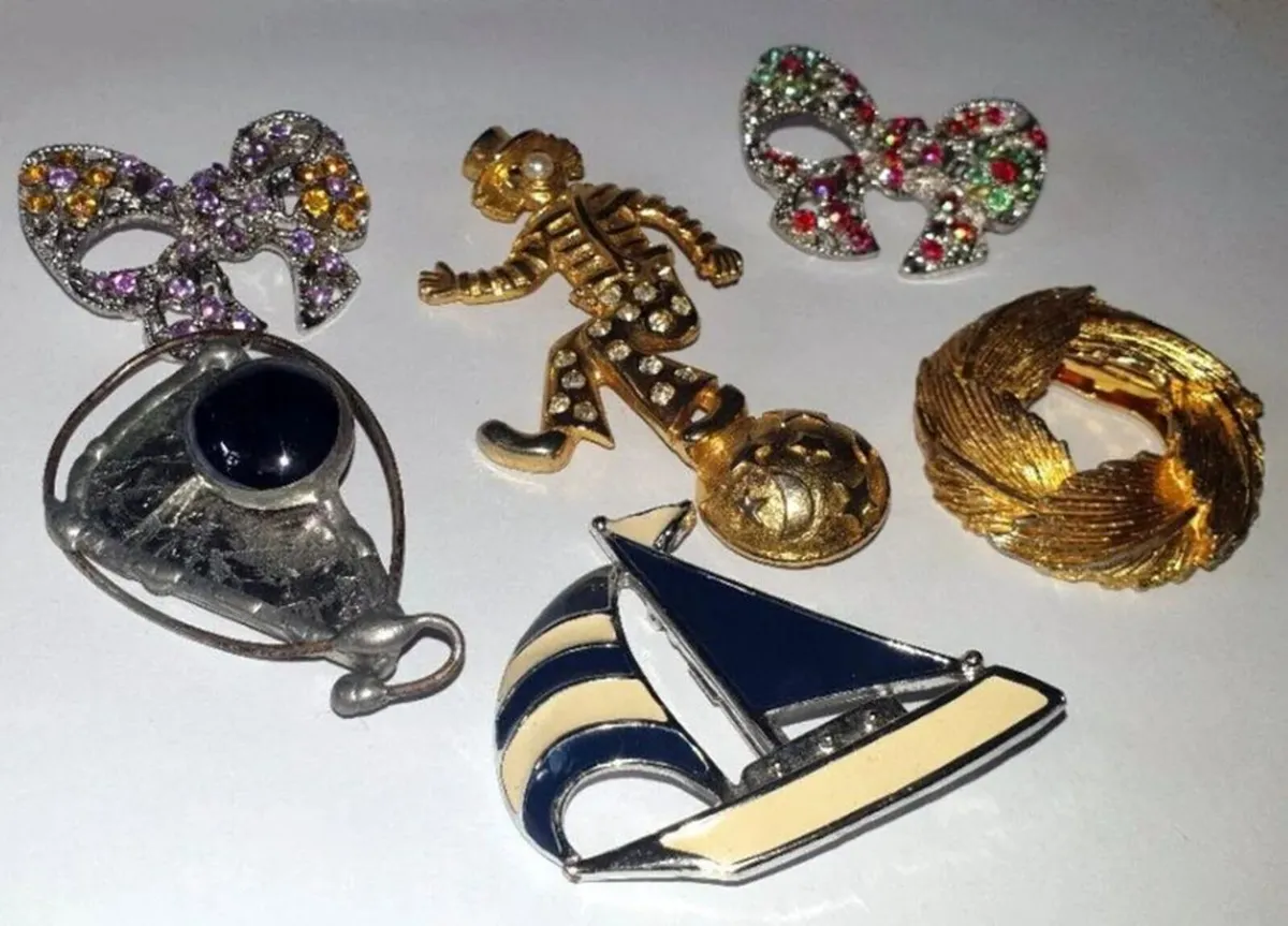 Pristine Job Lot of 6 Vintage Brooches/Pins - Image 4