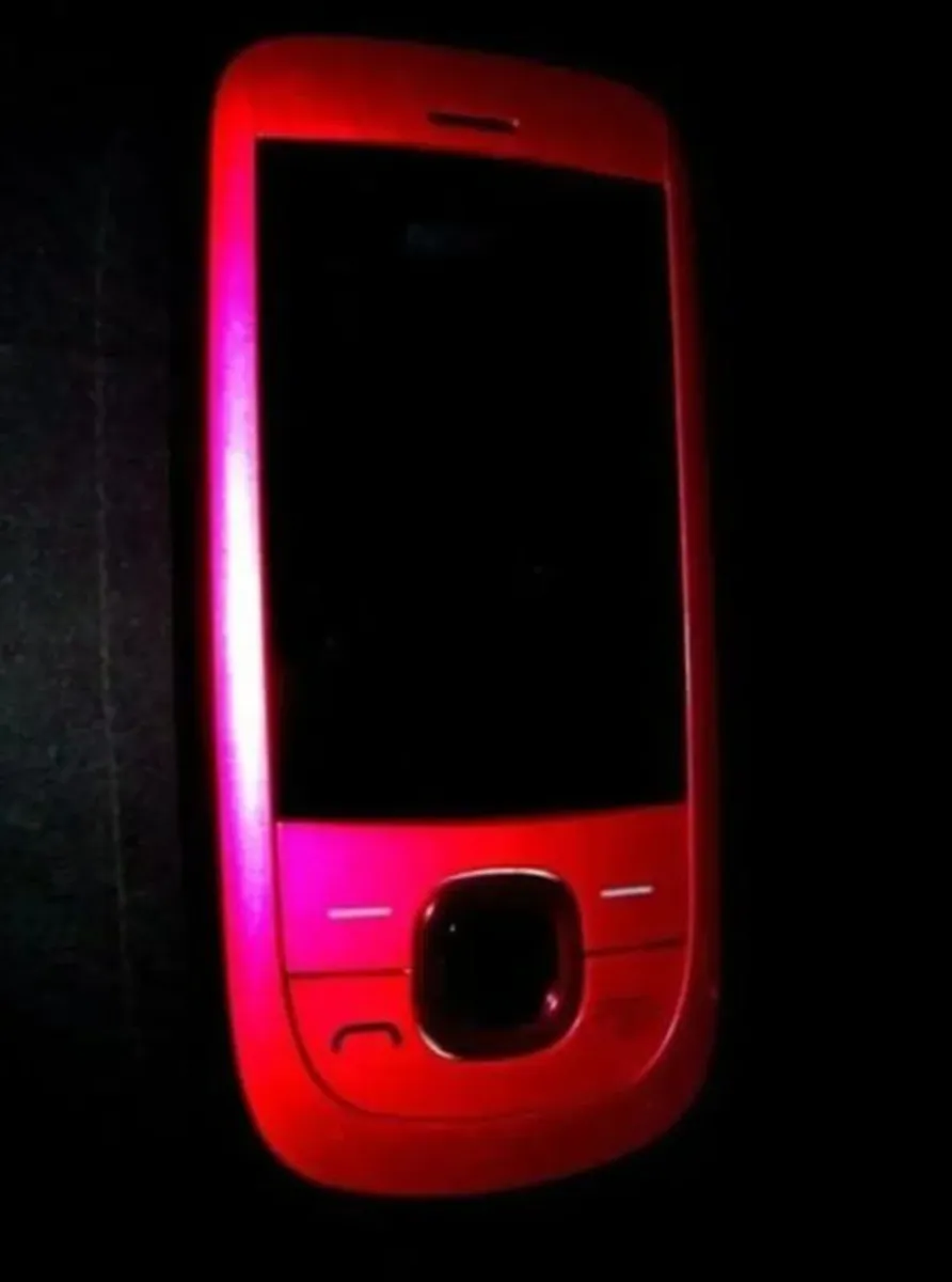 Vintage Pink Nokia 2220 Slide Phone - Image 3