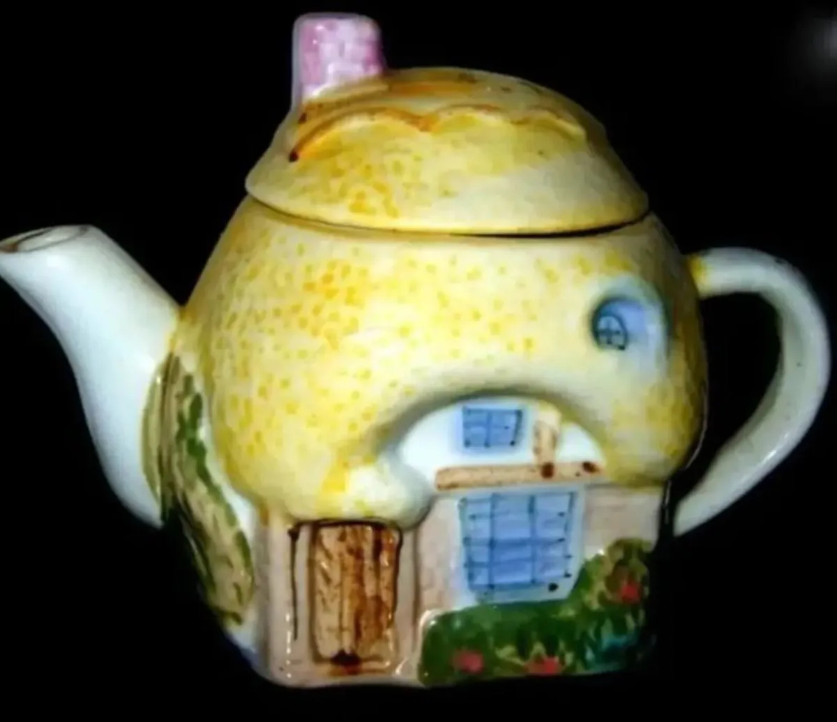 'The Cottages' Vintage Teapot Collection - Image 1